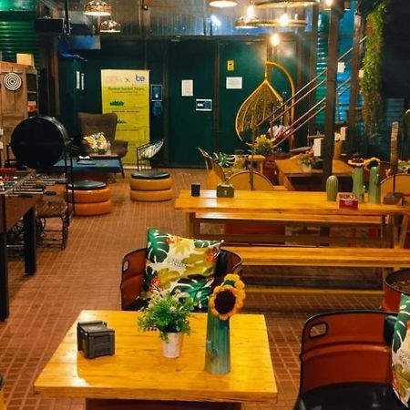 Forrest Hostels มุมไบ ภายนอก รูปภาพ