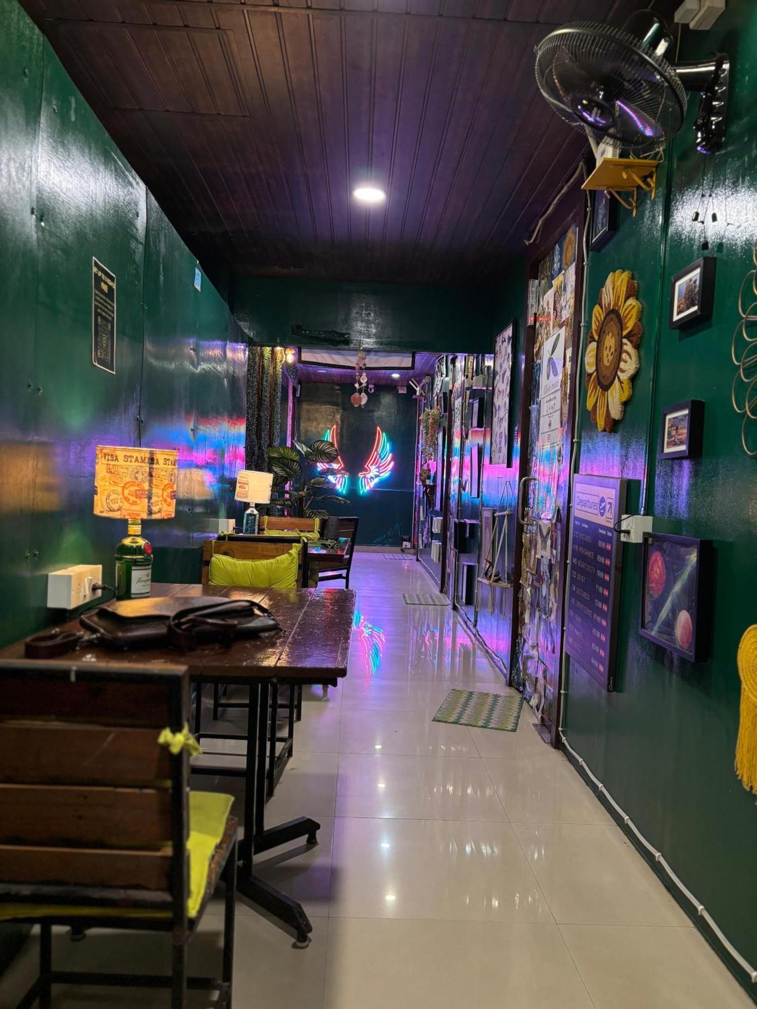 Forrest Hostels มุมไบ ภายนอก รูปภาพ